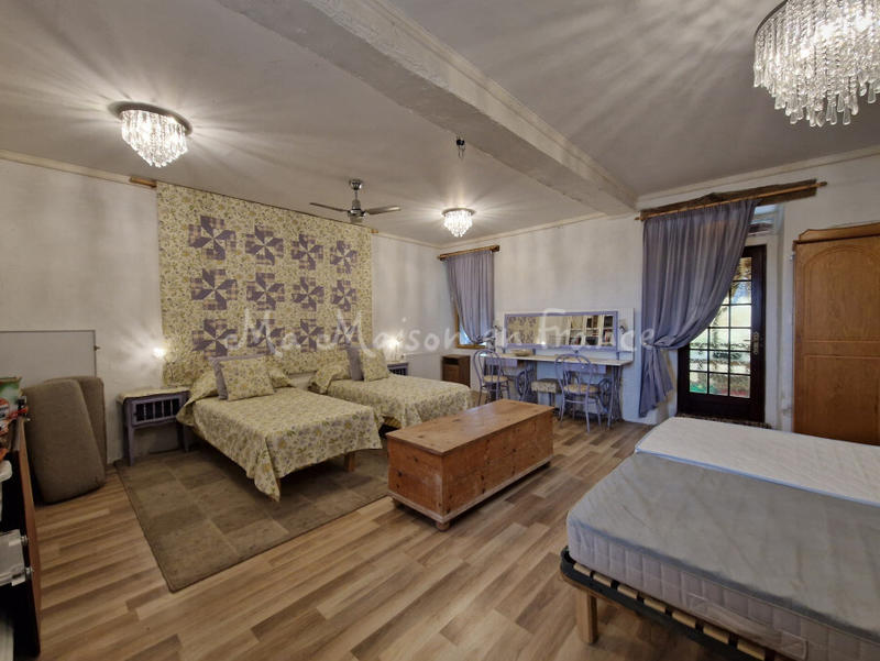 Maison - 198 m² - 8 pièces