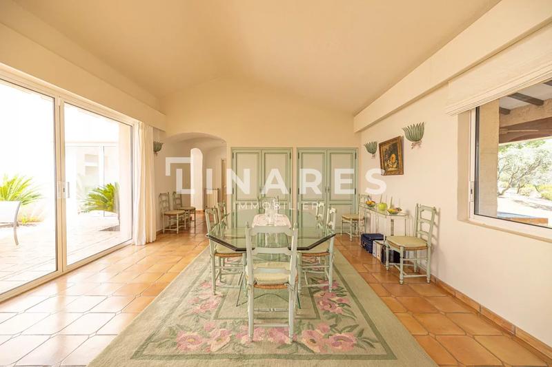 Villa - 410 m² - 9 pièces