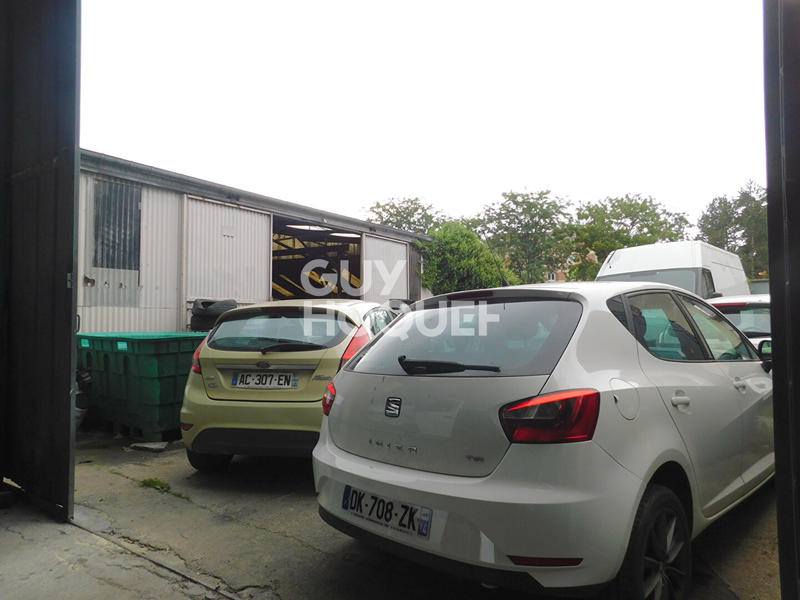 Local d'activité / Entrepôt - 703 m²