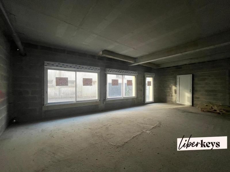 Divers - 156 m² - 1 pièce