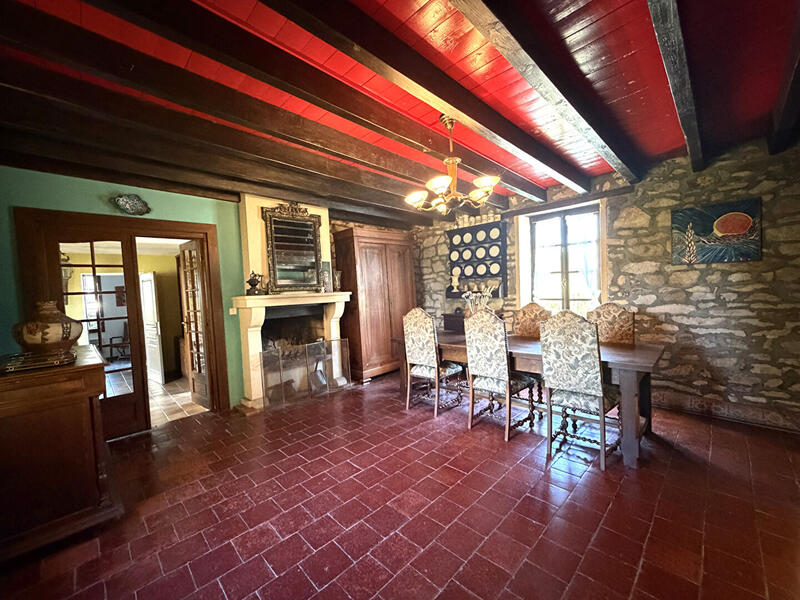 Maison - 209 m² - 6 pièces