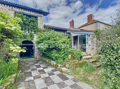 Maison ancienne - 227 m² - 8 pièces