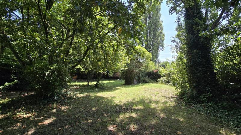 Terrain constructible - 1 450 m²