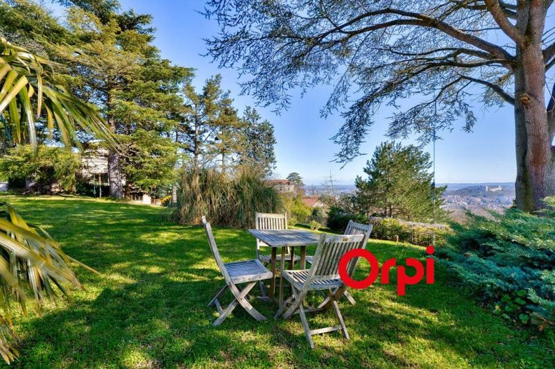 Maison - 343 m² - 6 pièces