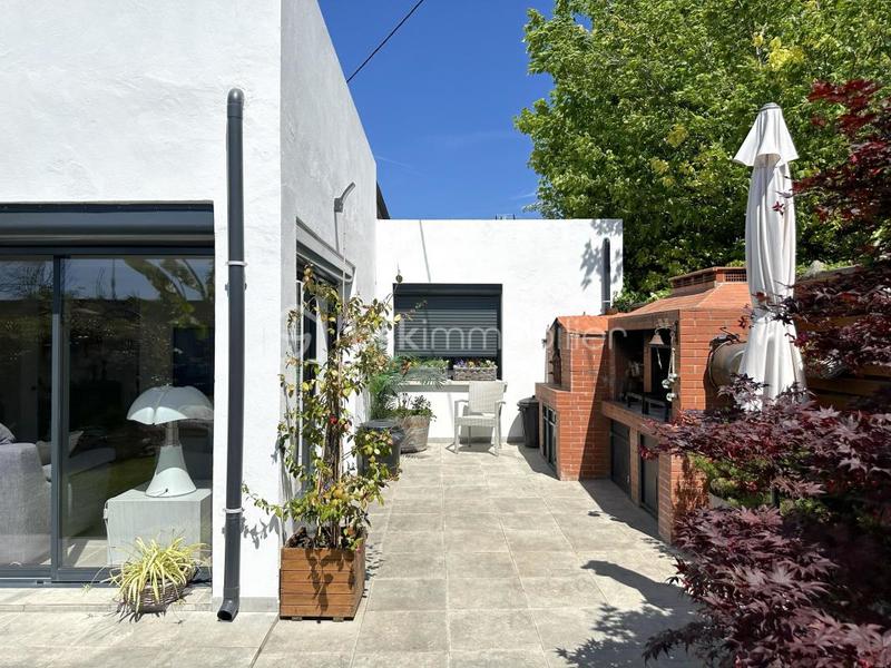 Maison - 218 m² - 9 pièces