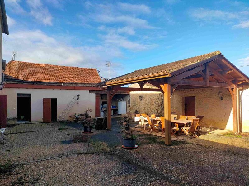 Maison - 600 m² - 16 pièces