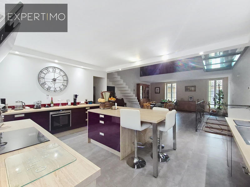 Maison de village - 278 m² - 10 pièces