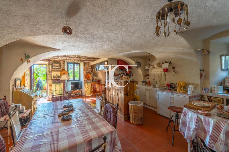 Maison - 350 m² - 11 pièces