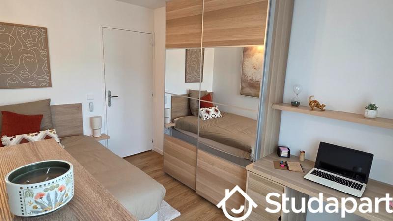 Chambre - 10 m² - 1 pièce