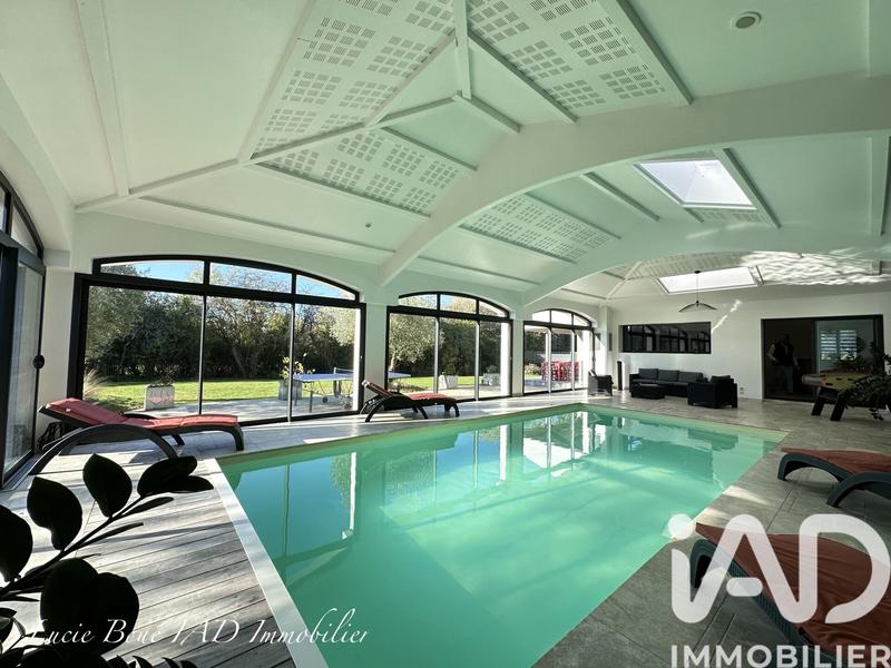 Maison de maîtres - 270 m² - 10 pièces