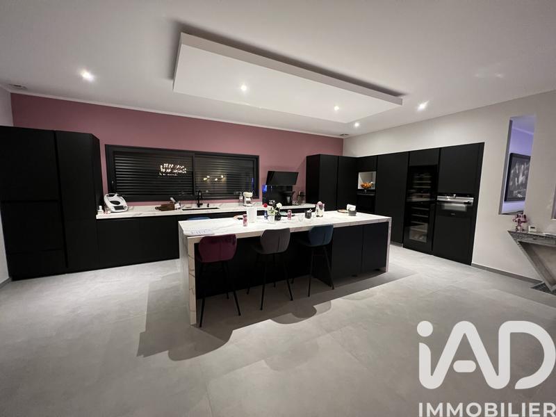 Maison - 262 m² - 5 pièces