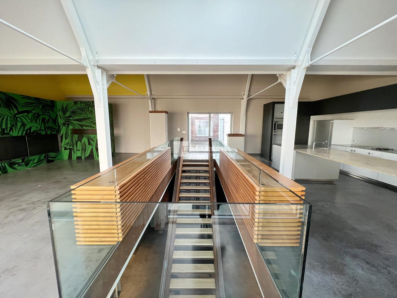 Loft - 435 m² - 5 pièces