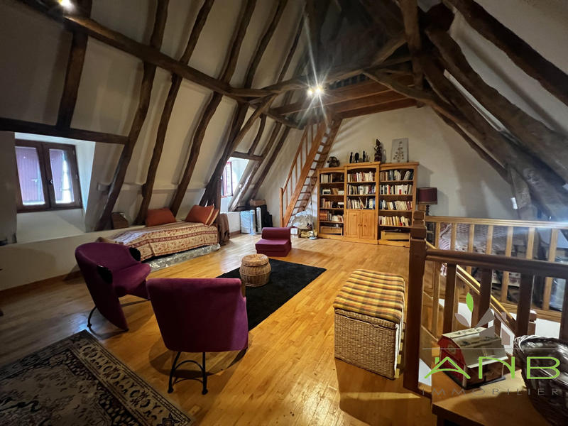 Maison - 330 m² - 12 pièces