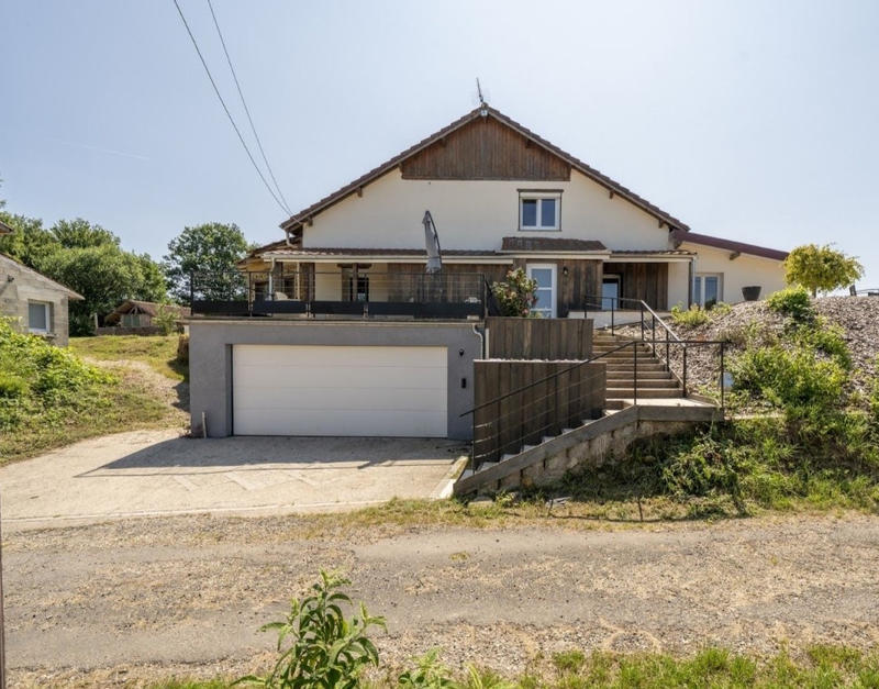 Maison - 221 m² - 10 pièces