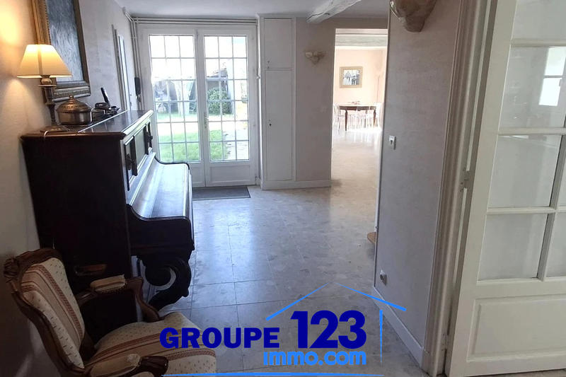 Maison - 220 m² - 6 pièces