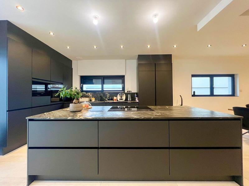 Maison contemporaine - 218 m² - 7 pièces