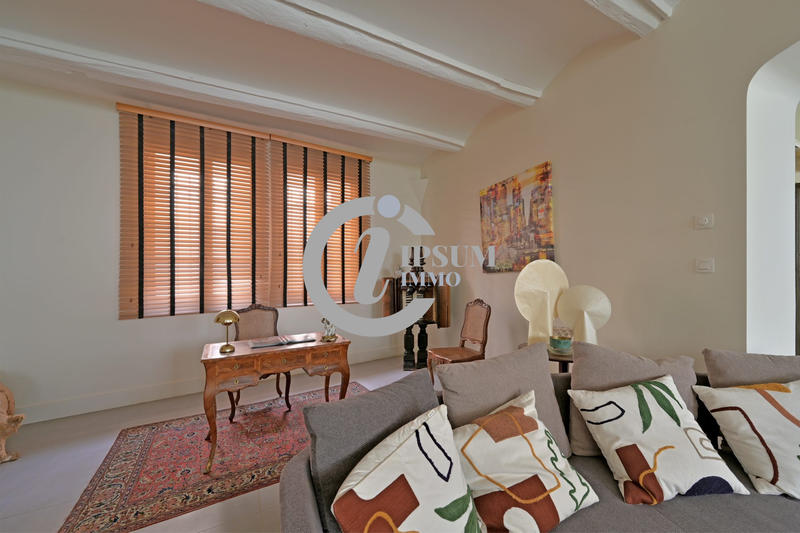 Maison - 303 m² - 6 pièces