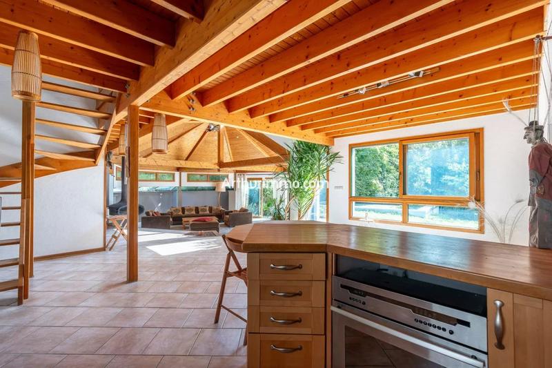 Maison - 250 m² - 10 pièces