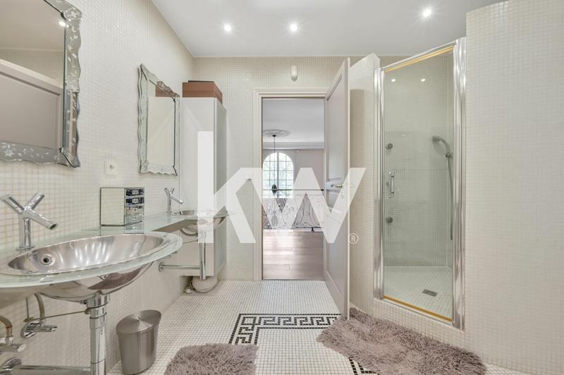 Demeure - 525 m² - 15 pièces