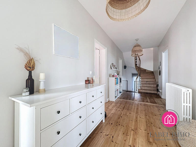 Maison - 250 m² - 10 pièces