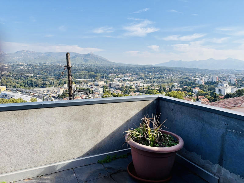 Maison - 220 m² - 5 pièces