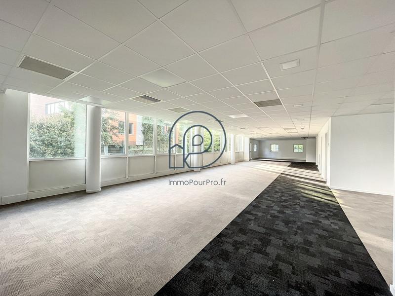 Bureau - 2 463 m²