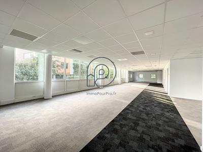 Bureau - 2 463 m²