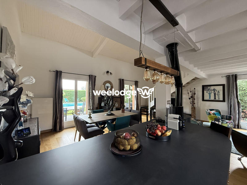 Maison traditionnelle - 207 m² - 6 pièces