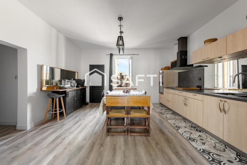 Maison - 234 m² - 8 pièces