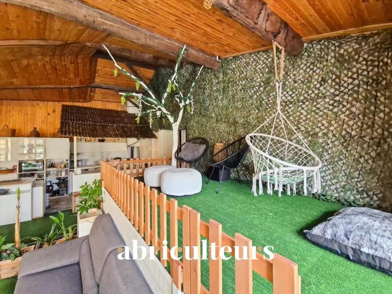 Maison - 230 m² - 6 pièces