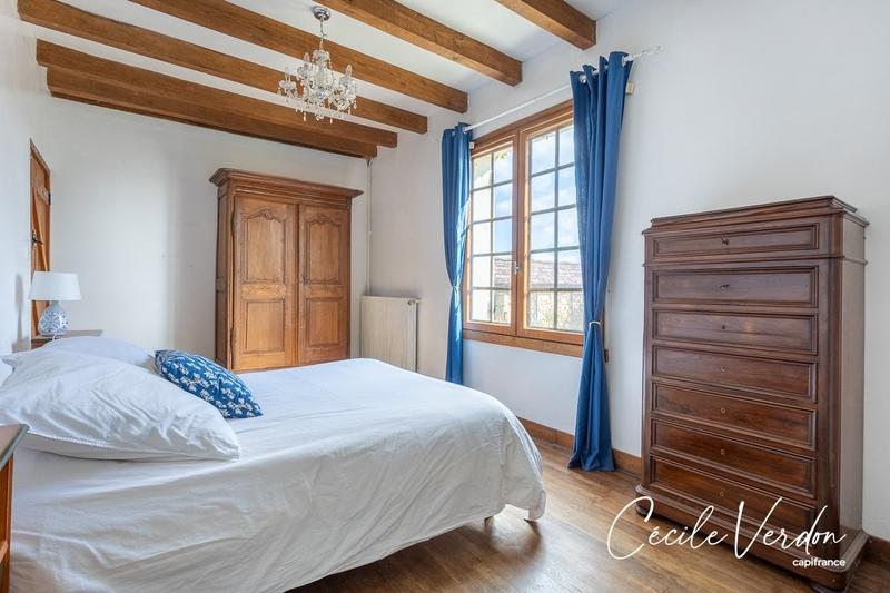 Corps de ferme - 250 m² - 7 pièces