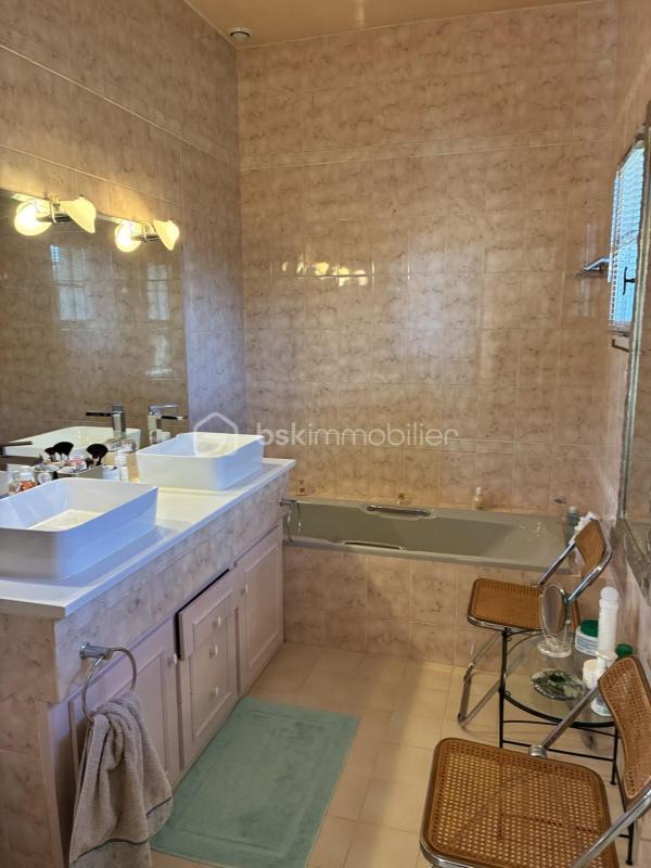 Maison traditionnelle - 145 m² - 8 pièces