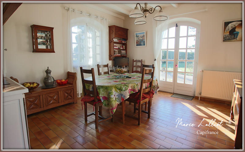 Maison - 343 m² - 12 pièces