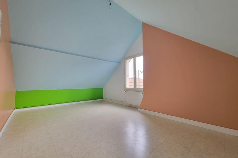 Maison - 94 m² - 5 pièces