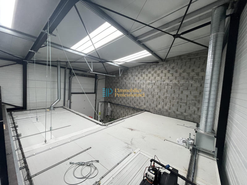 Local d'activités - 163 m²