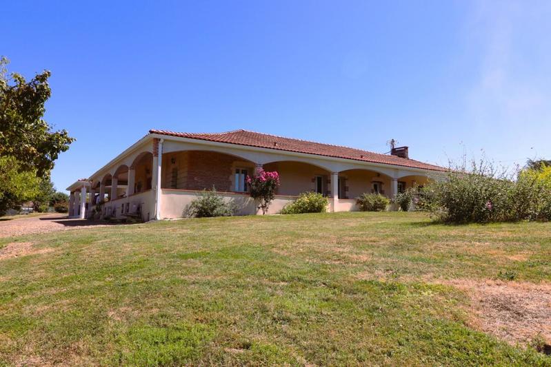 Propriété - 293 m² - 10 pièces