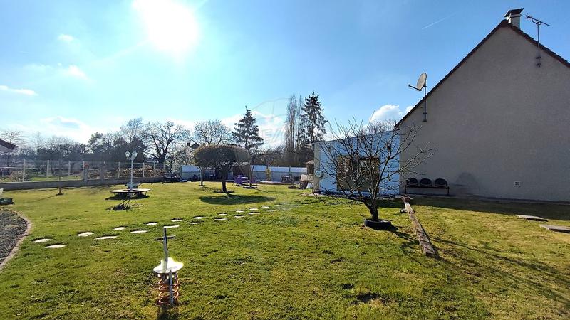 Maison - 165 m² - 8 pièces