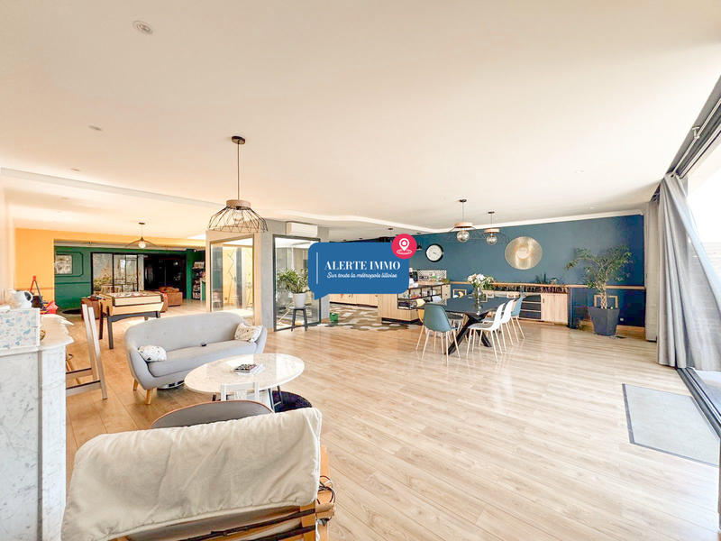 Maison - 243 m² - 7 pièces