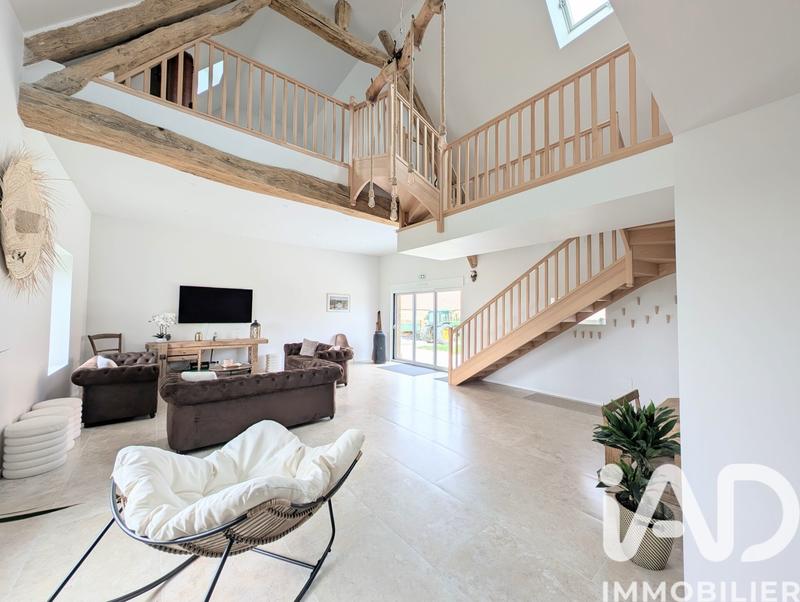 Maison - 370 m² - 6 pièces