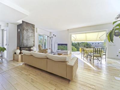 Villa - 215 m² - 6 pièces