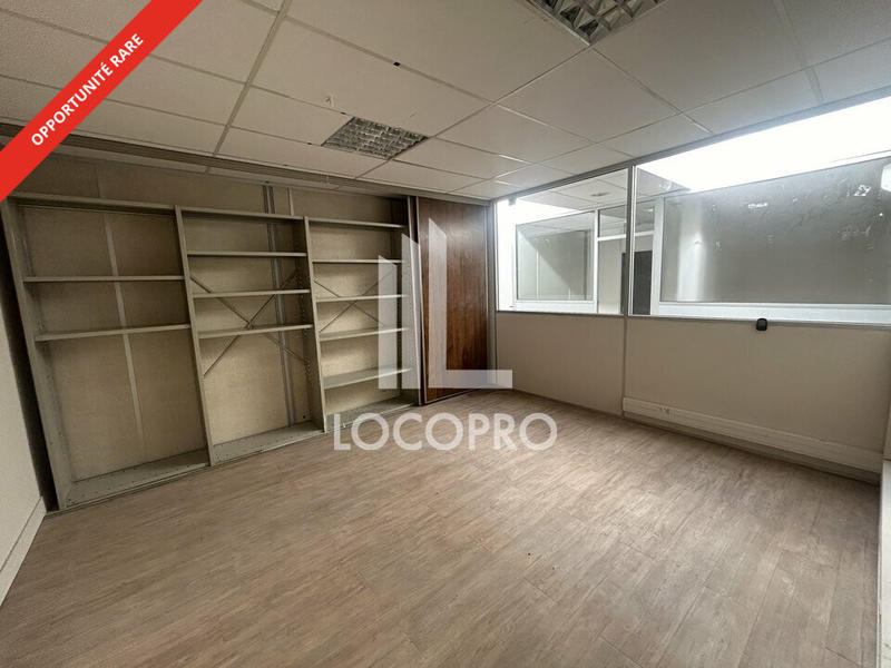 Bureau - 555 m²