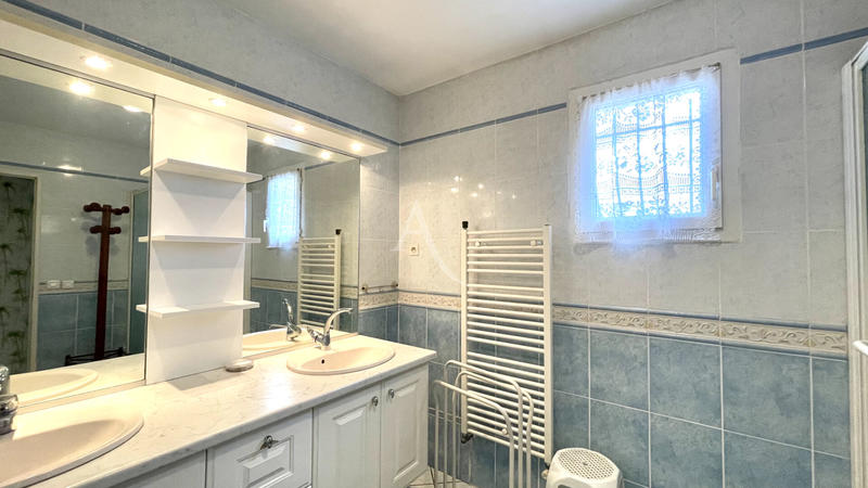 Maison - 97 m² - 5 pièces