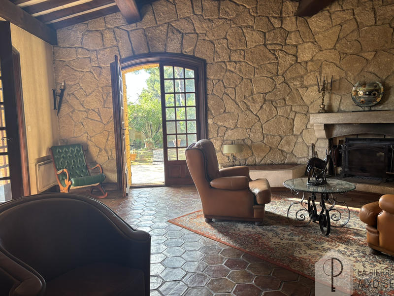 Maison - 198 m² - 8 pièces