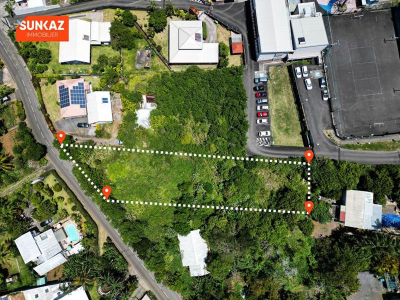 Terrain constructible - 1 709 m²