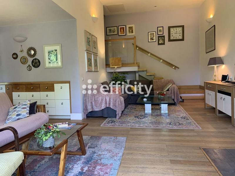 Maison - 220 m² - 7 pièces