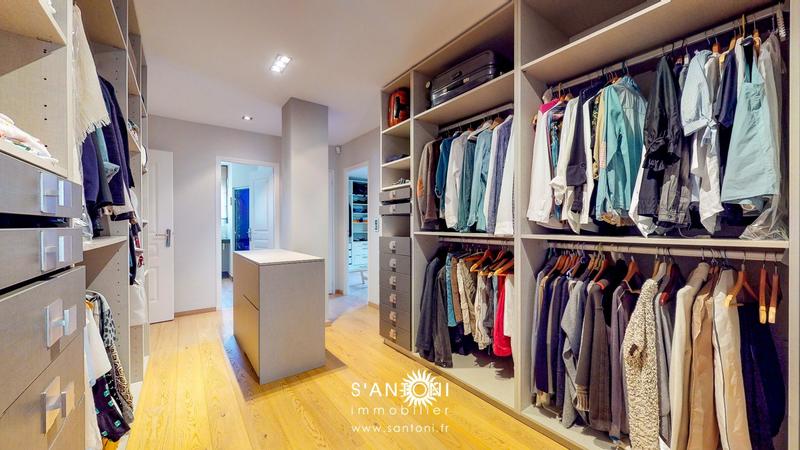 Maison - 220 m² - 5 pièces