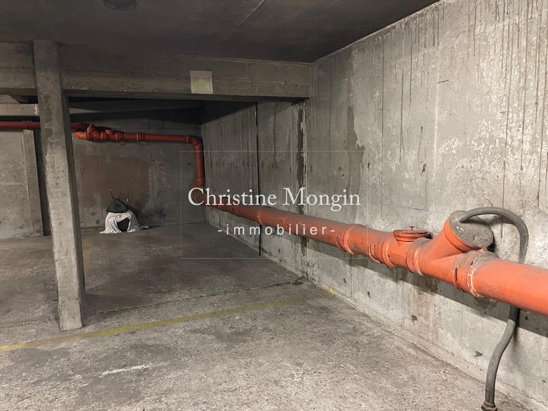 Parking / Garage - 11 m²