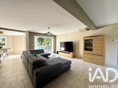 Maison - 255 m² - 10 pièces