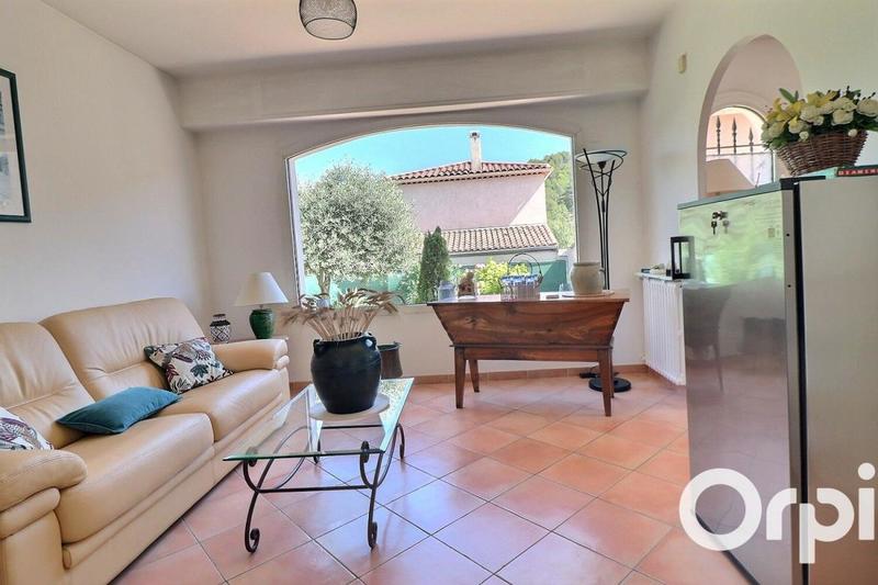 Maison - 238 m² - 7 pièces