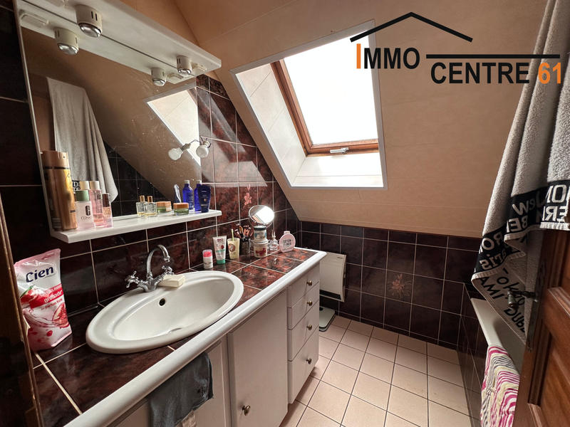 Maison - 238 m² - 10 pièces